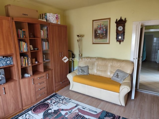 Eladó családi ház, Budapesten, XV. kerületben 49 M Ft, 4 szobás