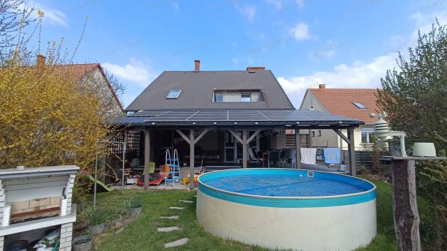 Eladó családi ház, Győrött 99.5 M Ft, 6+1 szobás
