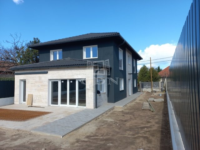 Eladó családi ház, Dunaharasztin 175 M Ft, 6 szobás