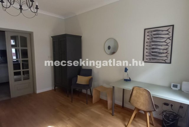 Kiadó téglalakás, albérlet, Pécsett 160 E Ft / hó, 1 szobás