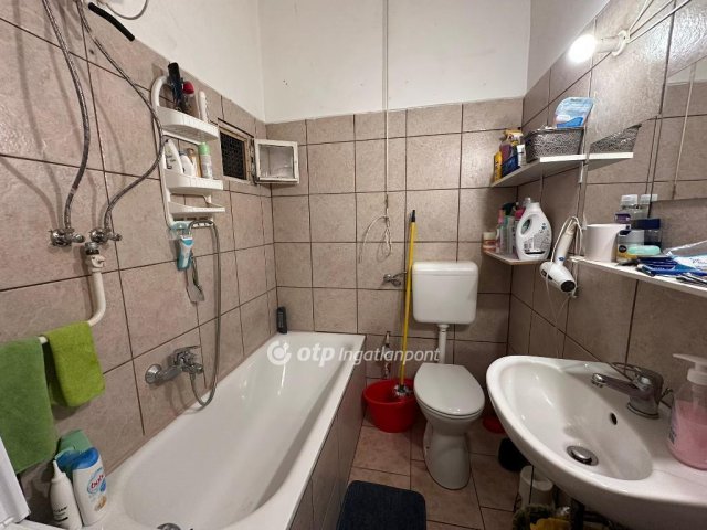 Eladó téglalakás, Budapesten, IX. kerületben 42.9 M Ft, 1 szobás