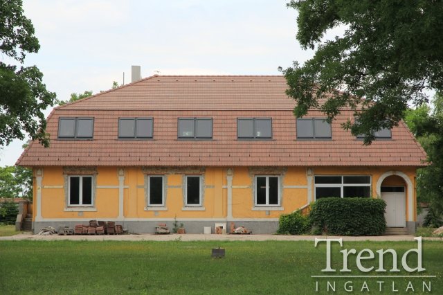 Eladó családi ház, Dunaújvárosban 330 M Ft, 9 szobás