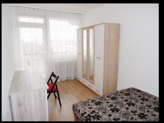 Kiadó panellakás, albérlet, Debrecenben 190 E Ft / hó, 3 szobás