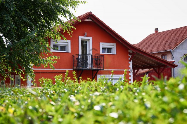 Eladó családi ház, Kaposváron 298 M Ft, 24 szobás
