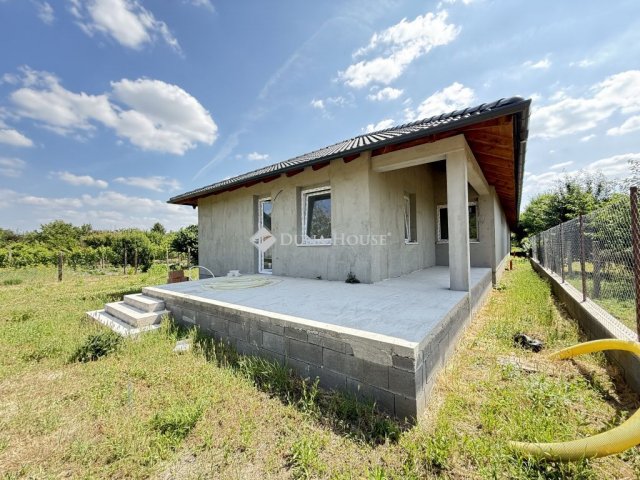Eladó ikerház, Szigetcsépen 88.9 M Ft, 5 szobás