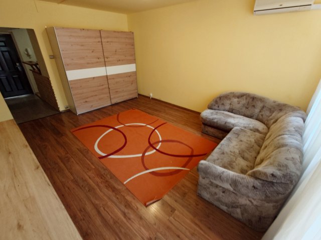 Kiadó panellakás, albérlet, Kecskeméten 185 E Ft / hó, 3 szobás