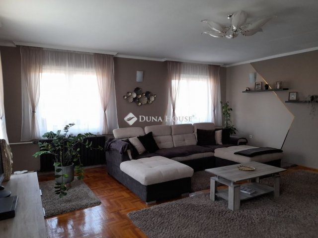 Eladó családi ház, Zsámbokon 114.9 M Ft, 5 szobás