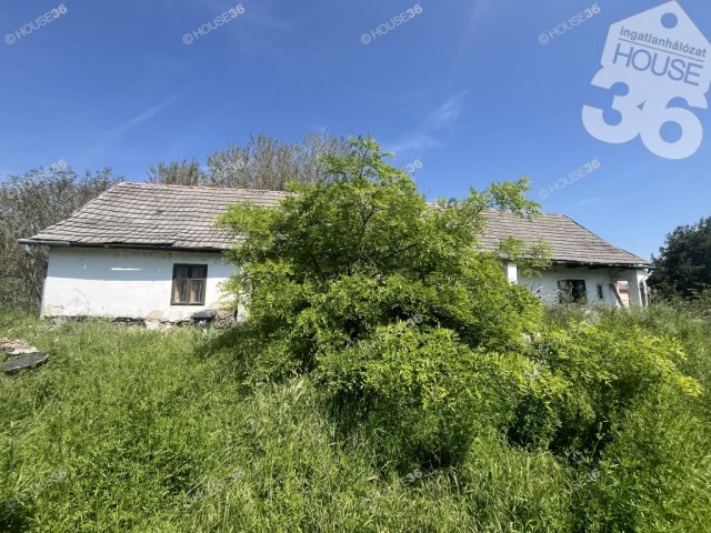 Eladó családi ház, Solton 8.5 M Ft, 2 szobás