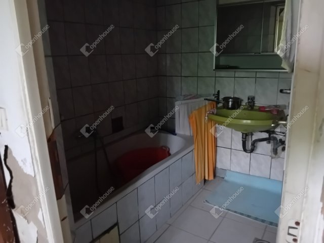 Eladó családi ház, Neszmélyen 15 M Ft, 2 szobás