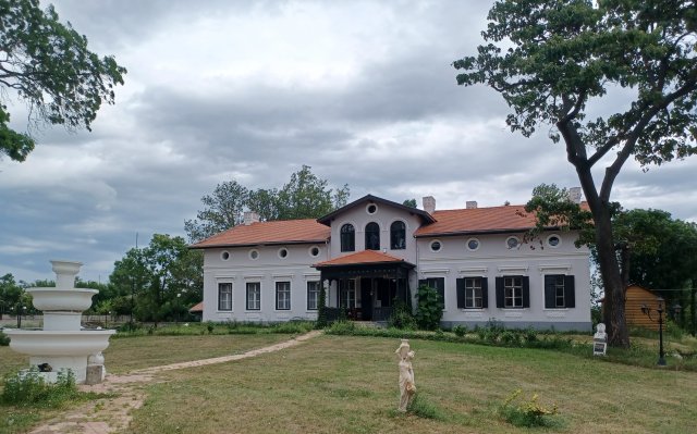 Eladó családi ház, Nemesvitán 390 M Ft, 6 szobás