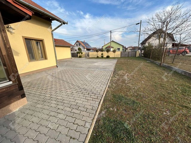 Eladó családi ház, Pilisen 69.9 M Ft, 2 szobás