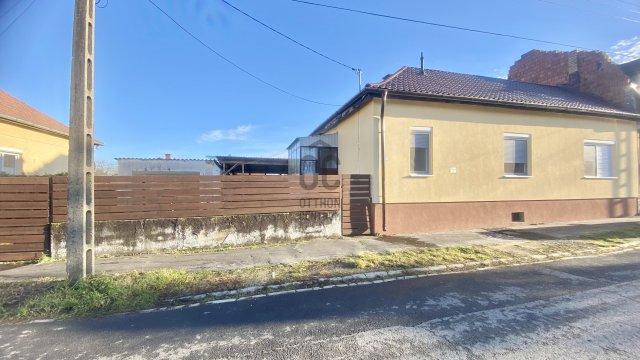 Eladó családi ház, Zalaegerszegen 38.5 M Ft, 2 szobás