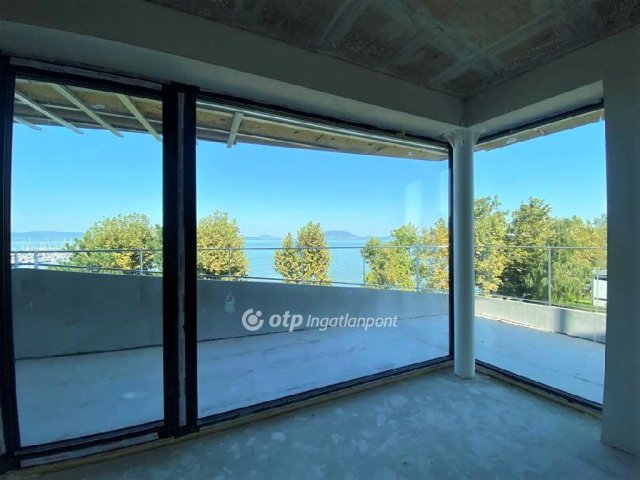 Eladó nyaraló, Balatonfenyvesen 218.75 M Ft, 2 szobás