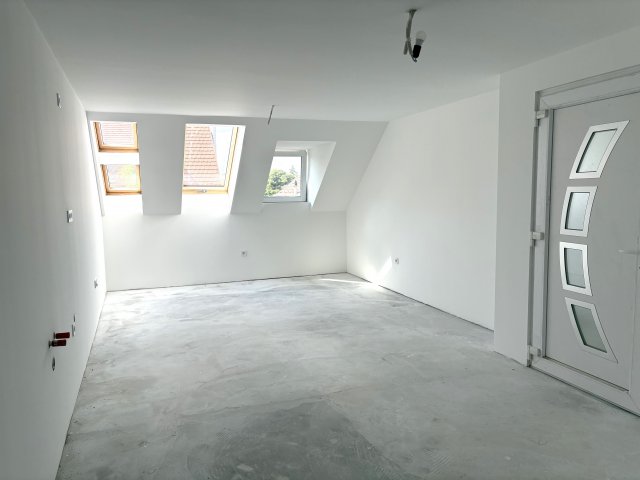 Eladó téglalakás, Esztergomban 64.9 M Ft, 3 szobás