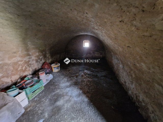 Eladó családi ház, Orfűn 69 M Ft, 4 szobás