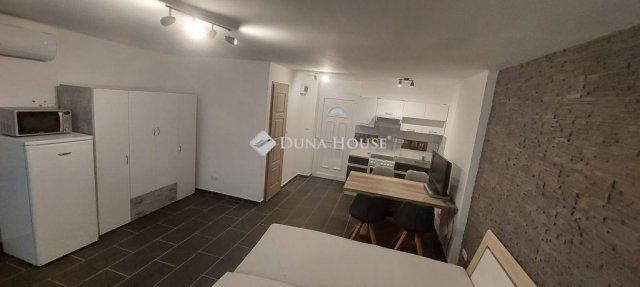 Eladó téglalakás, Dombóváron 22.5 M Ft, 2 szobás