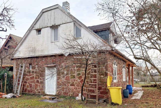 Eladó családi ház, Balatonfenyvesen, Fenyvesi utcában 59.9 M Ft