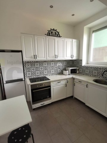 Kiadó téglalakás, albérlet, Szegeden 250 E Ft / hó, 3 szobás