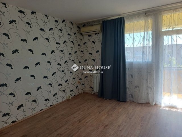 Eladó panellakás, Szigetszentmiklóson 54.9 M Ft, 2+1 szobás