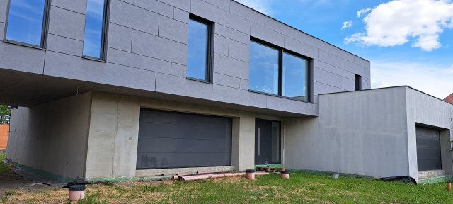 Eladó családi ház, Szegeden 320 M Ft, 7 szobás