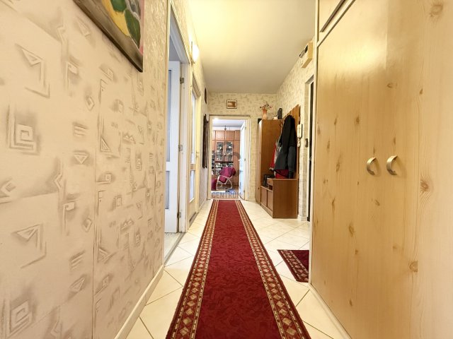 Eladó panellakás, Debrecenben 52.9 M Ft, 3 szobás
