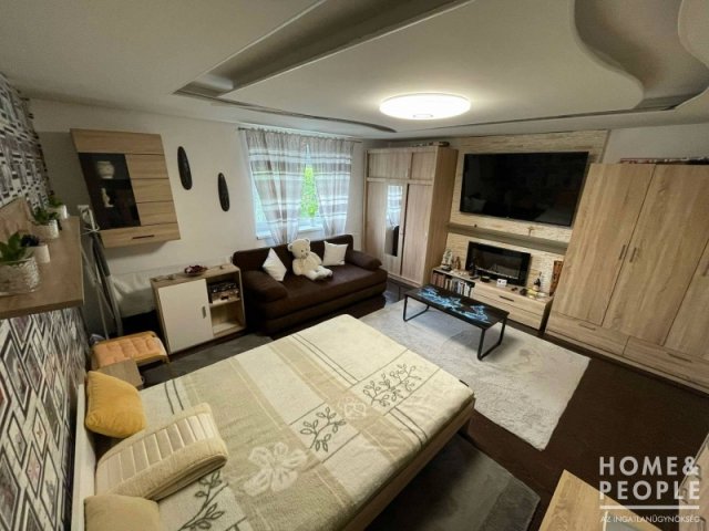 Eladó családi ház, Röszkén 62.99 M Ft, 5 szobás