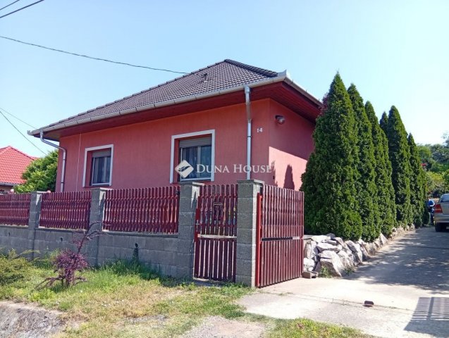Eladó családi ház, Dányon 55 M Ft, 4+2 szobás