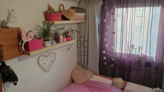 Eladó panellakás, Ózdon 10.5 M Ft, 2 szobás