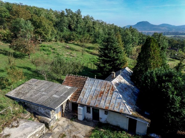 Eladó nyaraló, Kisapátiban 47 M Ft, 5 szobás