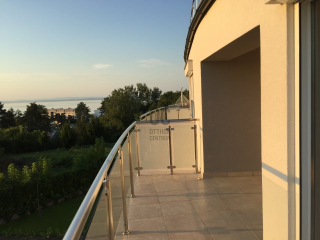 Eladó téglalakás, Siófokon 99.99 M Ft, 3 szobás