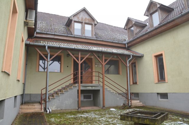 Eladó üzlethelyiség, Nyírbátorban, Pócsi utcában 331.65 M Ft