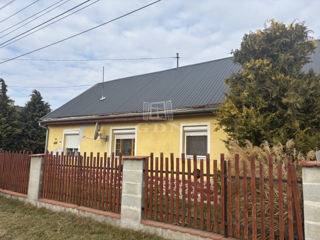 Eladó családi ház, Bőnyön 26.99 M Ft, 2 szobás