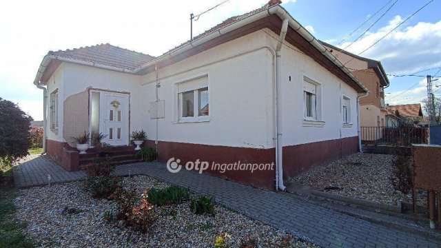 Eladó családi ház, Jászfényszarun 36.9 M Ft, 3 szobás