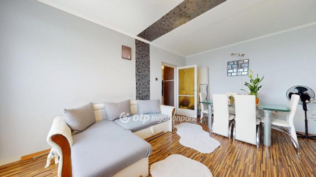 Eladó panellakás, Nyíregyházán 37.4 M Ft, 2 szobás