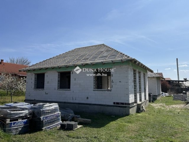 Eladó ikerház, Dabason 74 M Ft, 4 szobás / költözzbe.hu
