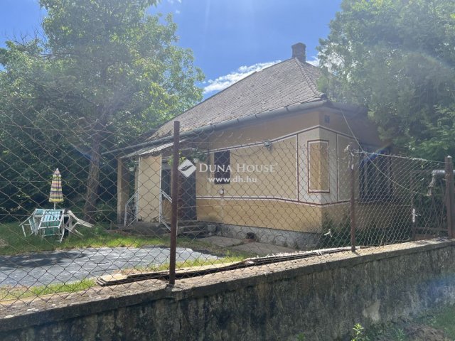 Eladó családi ház, Dánszentmiklóson 21.9 M Ft, 3 szobás