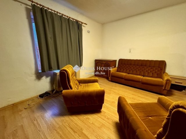 Eladó családi ház, Dányon 21 M Ft, 2 szobás
