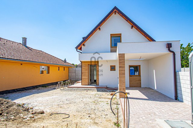 Eladó ikerház, Kapuváron 72 M Ft, 4 szobás