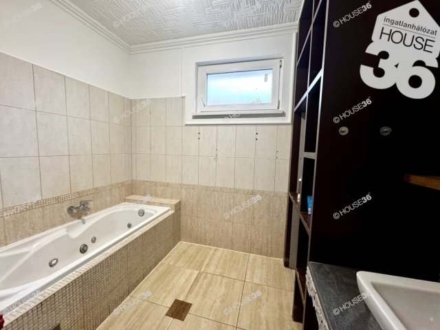 Eladó családi ház, Soltvadkerten 34.99 M Ft, 4 szobás