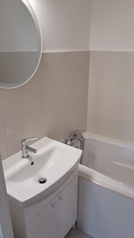 Kiadó panellakás, albérlet, Szolnokon 120 E Ft / hó, 1+1 szobás