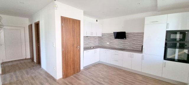 Kiadó téglalakás, albérlet, Bicskén, Csákvári úton, 3 szobás