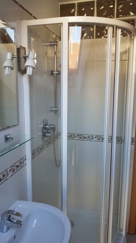 Kiadó téglalakás, albérlet, Pécsett 180 E Ft / hó, 1 szobás