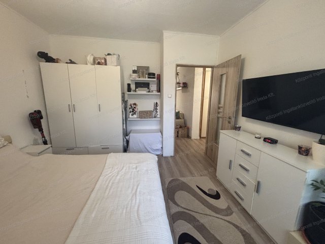 Eladó téglalakás, Oroszlányban 30 M Ft, 2 szobás