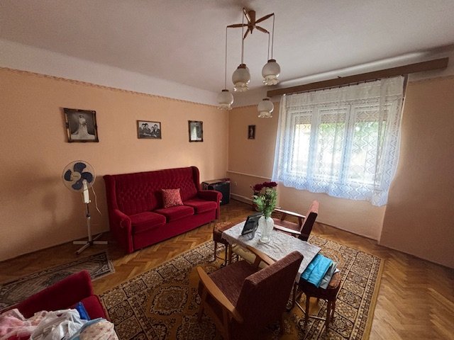 Eladó családi ház, Kiskunfélegyházán 53.9 M Ft, 4+1 szobás