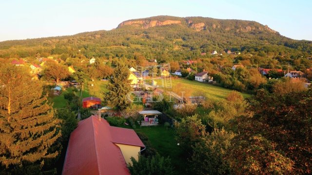 Eladó hotel, Badacsonytördemicen 92 M Ft, 5 szobás