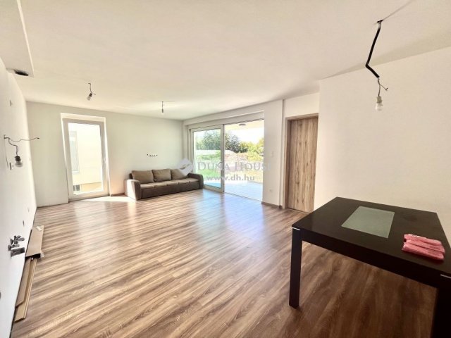 Eladó téglalakás, Balatonlelleén 99.9 M Ft, 3 szobás