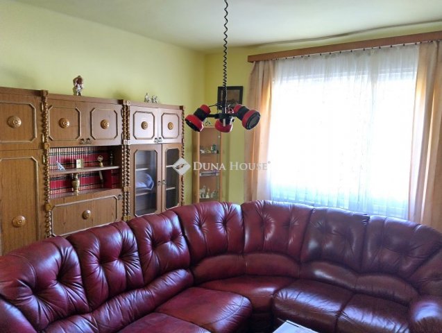 Eladó családi ház, Kesztölcön 47.99 M Ft, 2 szobás