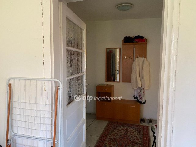 Eladó családi ház, Karcagon 16 M Ft, 2 szobás