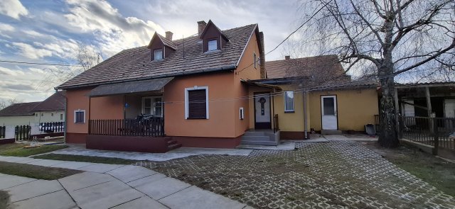 Eladó családi ház, Karádon 44.9 M Ft, 5+2 szobás