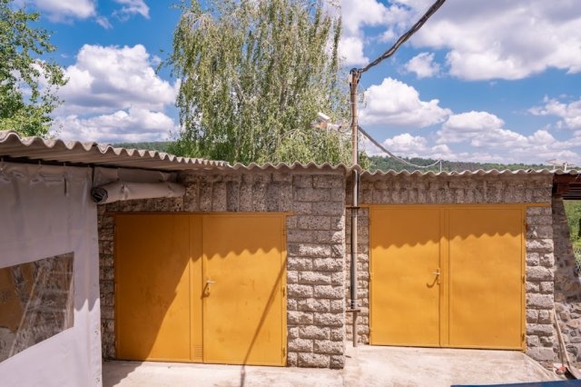 Eladó családi ház, Pécsett 89.9 M Ft, 5 szobás